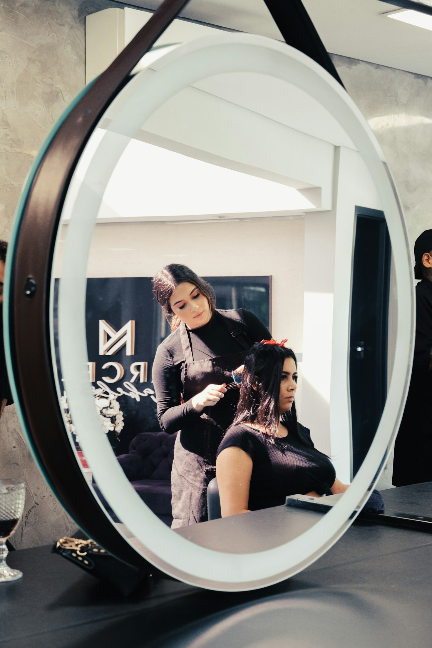 Dicas de Especialistas Para Manter Fios Alinhados e Sem Frizz